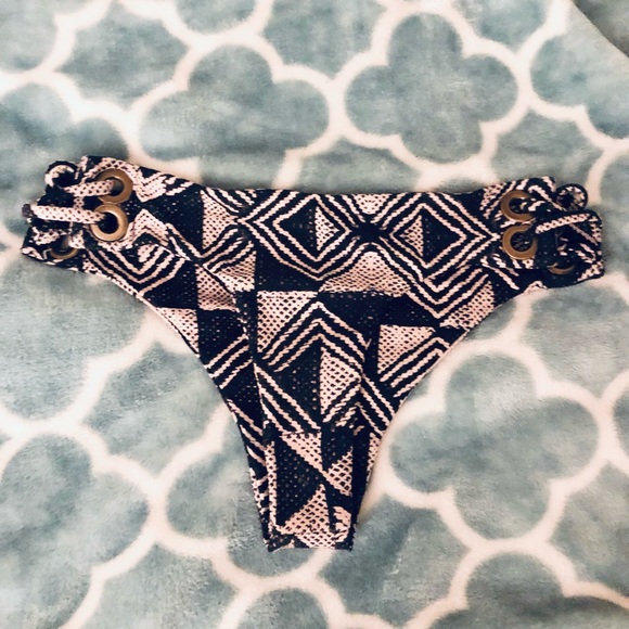 Amuse Society Anjah Bikini Bottoms - Picture 2 of 3